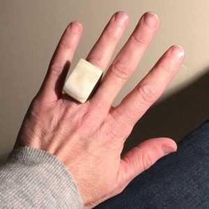 NWT Beautiful Bold Chunky Natural Horn Ring. Size 7